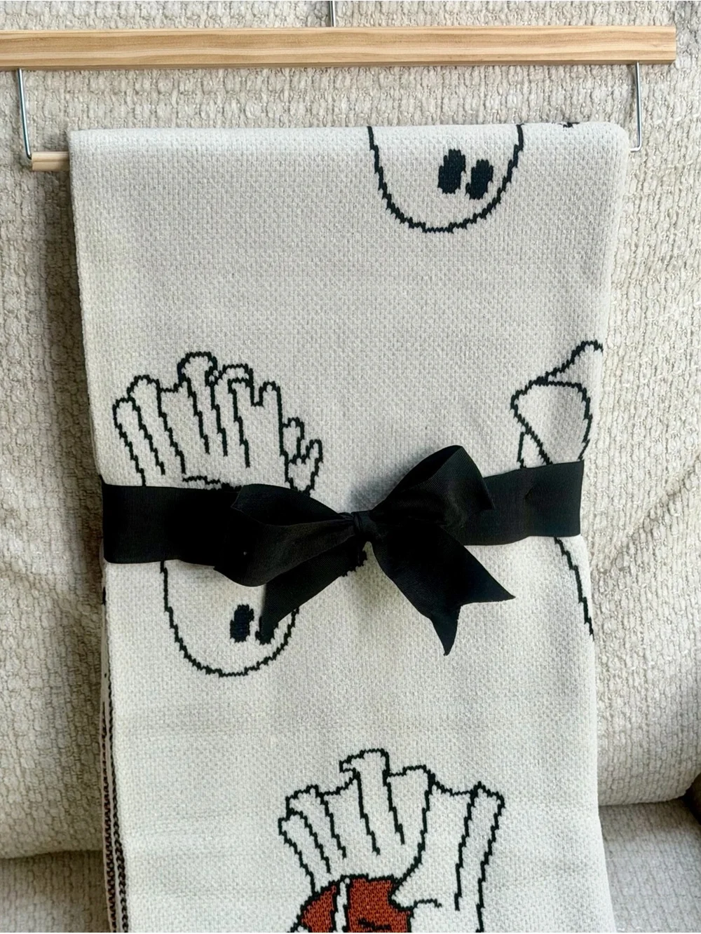 Goblin & Ghoul Ghost Reading Books Viral Throw Blanket Halloween Decor 50x70 NWT